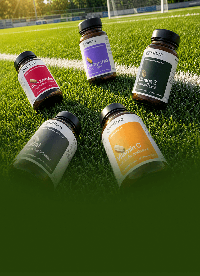 Dunatura Flaschen auf dem Fußballrasen